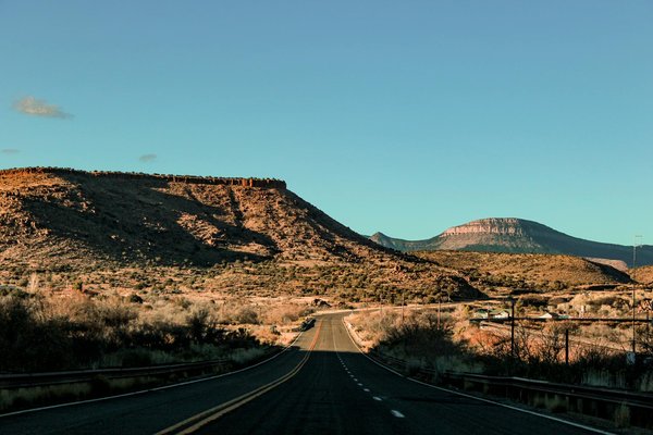 Où et quand conduire son roadster : le guide ultime